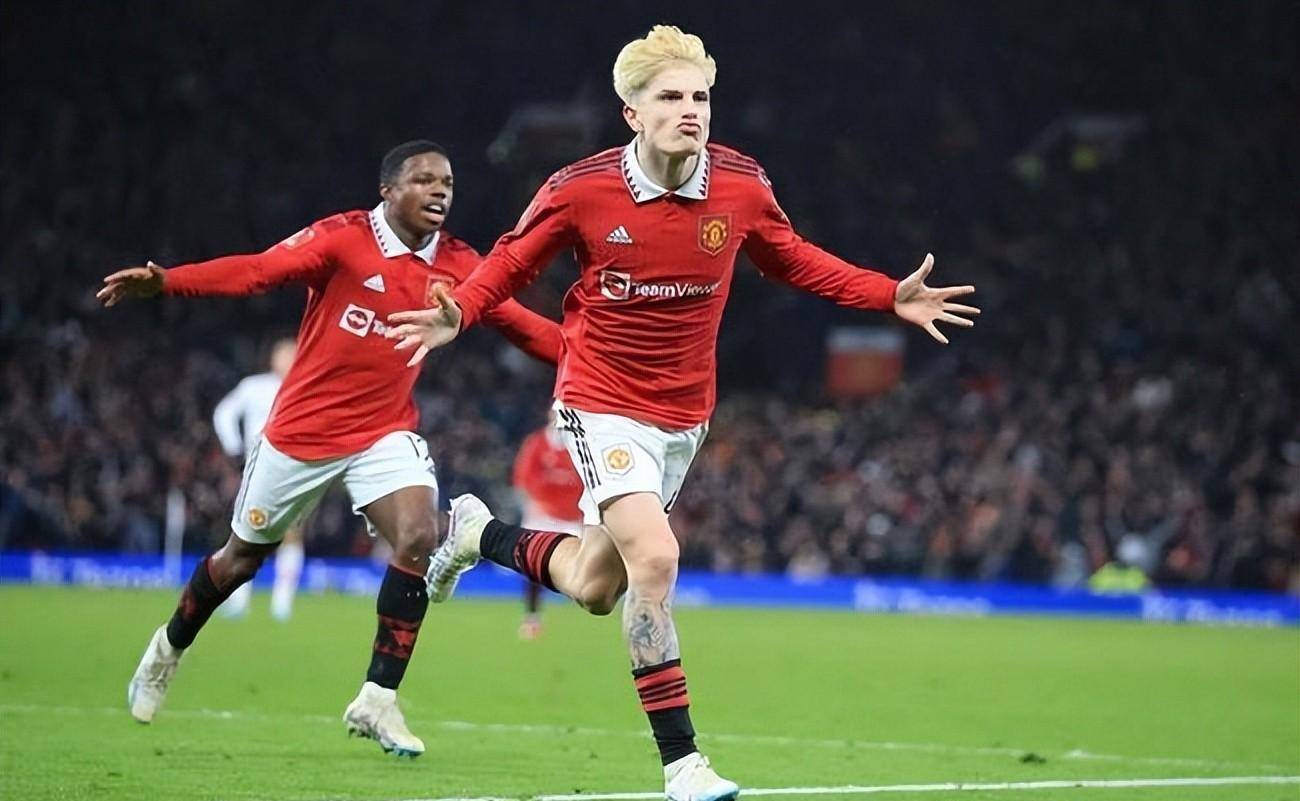  曼联smalling 