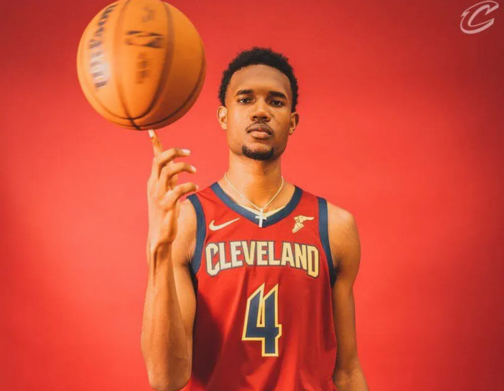 赛前上海久事调整名单以备欧超杯，外线爆发环节打磨，质疑声仍在，身体对抗强度拉满的简单介绍